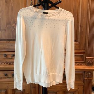 Sweater with beautiful stud detail.